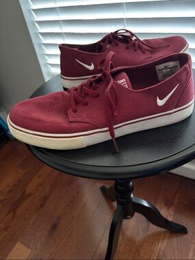 Nike Men's Burgundy Canvas Low-Top Sneakers with White Swoosh